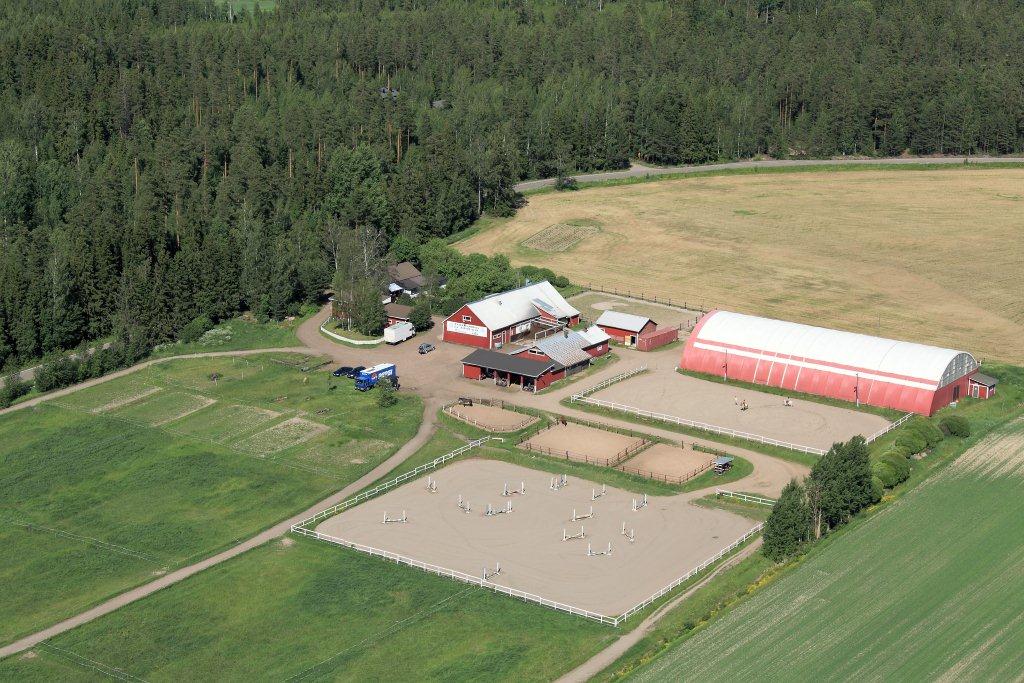 Ratsastuskoulu E.S. Riding Club ilmakuva